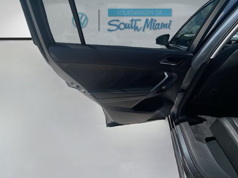Used 2023 Volkswagen Tiguan SE image 25