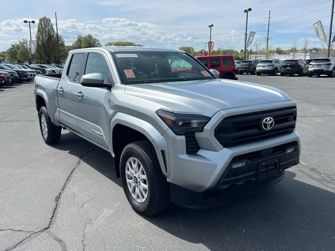 Used 2024 Toyota Tacoma SR5 AWD/4WD image 5