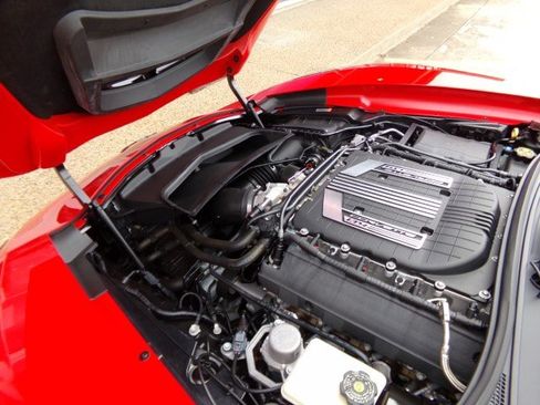 Used 2015 Chevrolet Corvette Z06 w/ 3LZ Preferred Equipment Group RWD image 12
