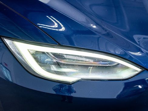 Used 2021 Tesla Model S Plaid image 18