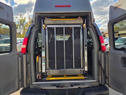 Used 2011 Chevrolet Express 3500 LS image 23