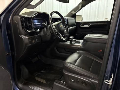 Used 2022 Chevrolet Silverado 1500 LTZ w/ LTZ Convenience Package II AWD/4WD image 31