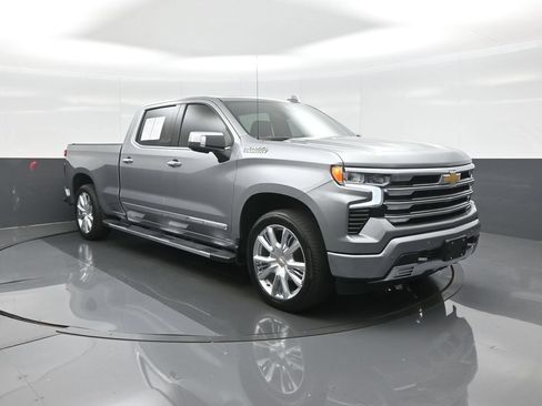 Used 2025 Chevrolet Silverado 1500 High Country w/ High Country Premium Package AWD/4WD image 1