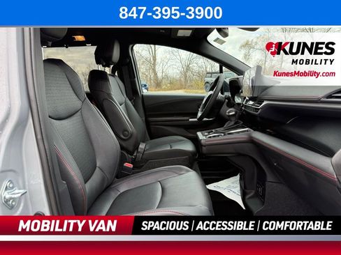 Used 2025 Toyota Sienna XSE w/ XSE Plus Package AWD/4WD image 17