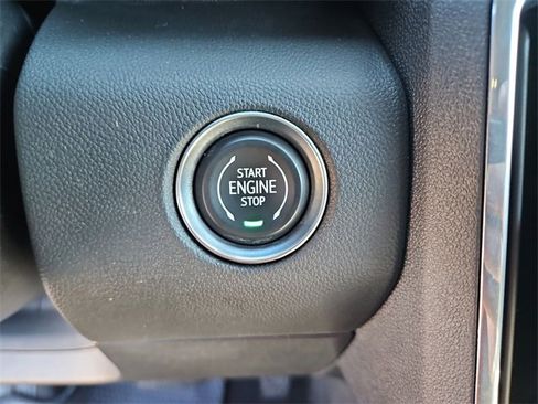 Used 2025 GMC Acadia Elevation image 17