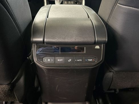 Used 2023 Toyota Highlander XLE AWD/4WD image 27