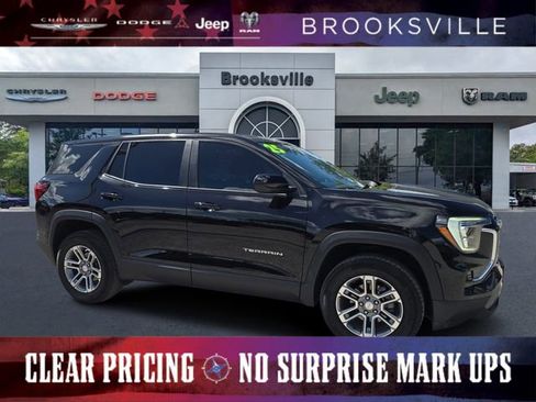 Used 2025 GMC Terrain Elevation AWD/4WD image 1