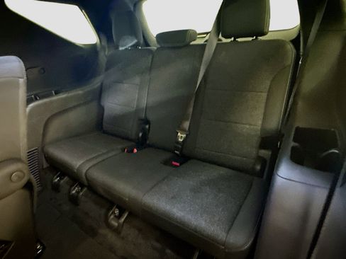 Used 2025 Chevrolet Traverse LT image 30