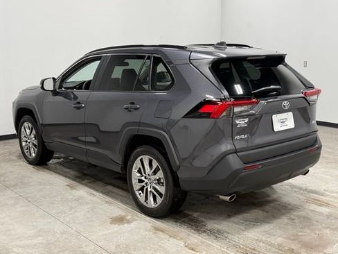 Used 2020 Toyota RAV4 XLE Premium image 9