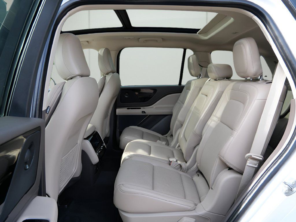 Used 2021 Lincoln Aviator Grand Touring AWD/4WD image 11