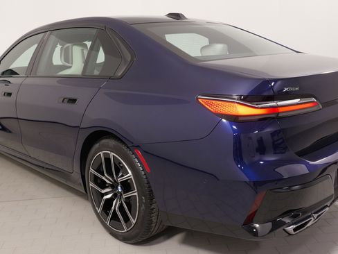 Used 2023 BMW 760i xDrive image 12