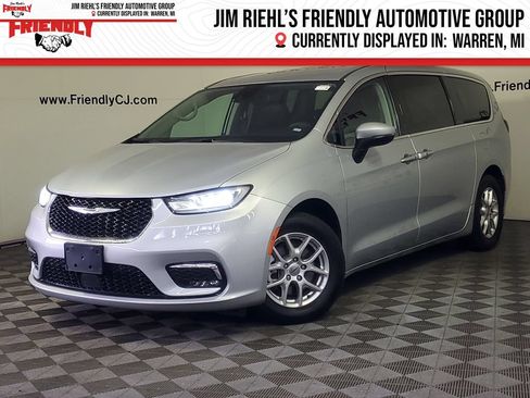 Used 2023 Chrysler Pacifica Touring-L FWD image 1