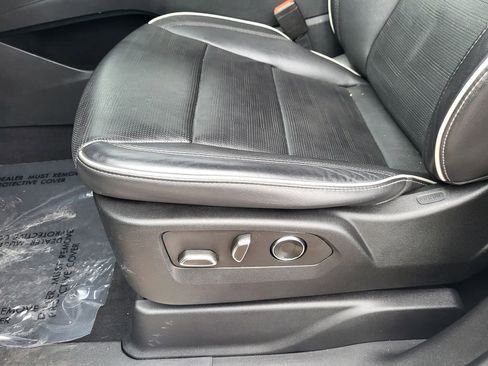 Used 2021 Cadillac Escalade Premium Luxury image 14