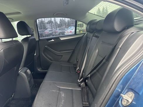 Used 2017 Volkswagen Jetta SE image 14