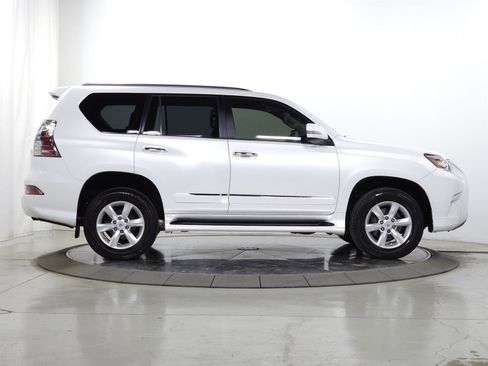 Used 2014 Lexus GX 460 image 9