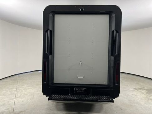 Used 2024 Chevrolet Brightdrop 400 w/ Commercial Equipment Package AWD/4WD image 7