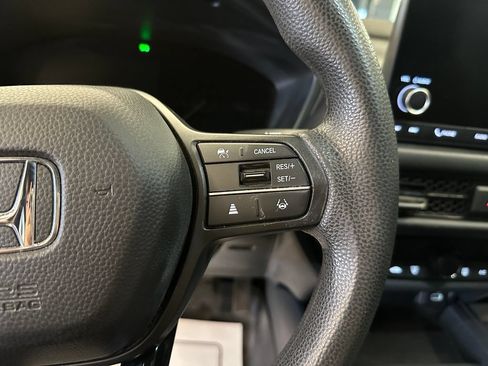 Used 2023 Honda HR-V LX image 11