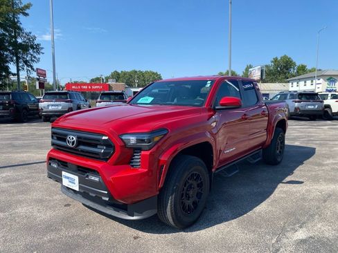Used 2024 Toyota Tacoma SR5 AWD/4WD image 3