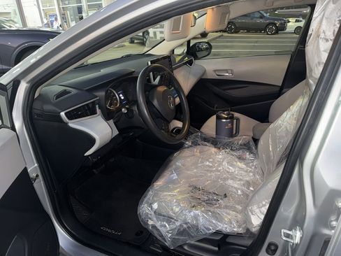 Used 2021 Toyota Corolla LE w/ LE Convenience Package image 1