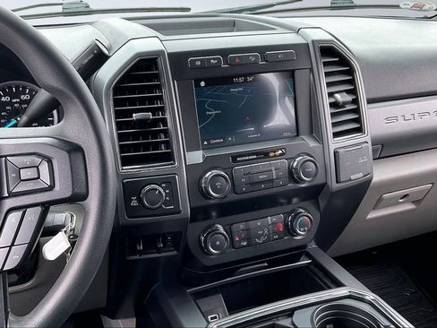 Used 2019 Ford F250 XLT w/ XLT Premium Package image 6