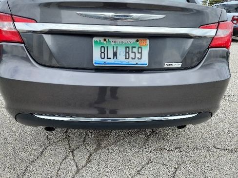 Used 2014 Chrysler 200 Limited FWD image 3