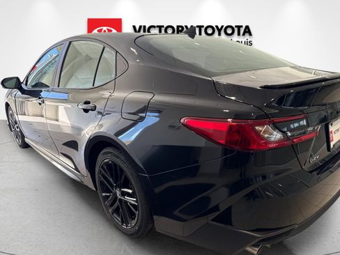 Used 2025 Toyota Camry SE image 5