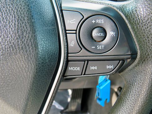 Used 2019 Toyota Camry LE image 27