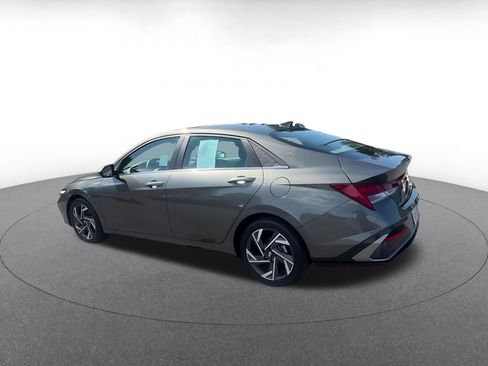 Used 2025 Hyundai Elantra SEL FWD image 10