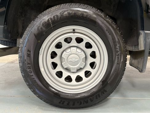 Used 2025 Chevrolet Colorado W/T AWD/4WD image 9