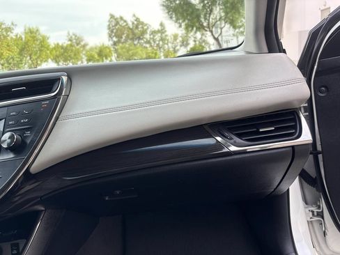 Used 2014 Toyota Avalon XLE Touring FWD image 17