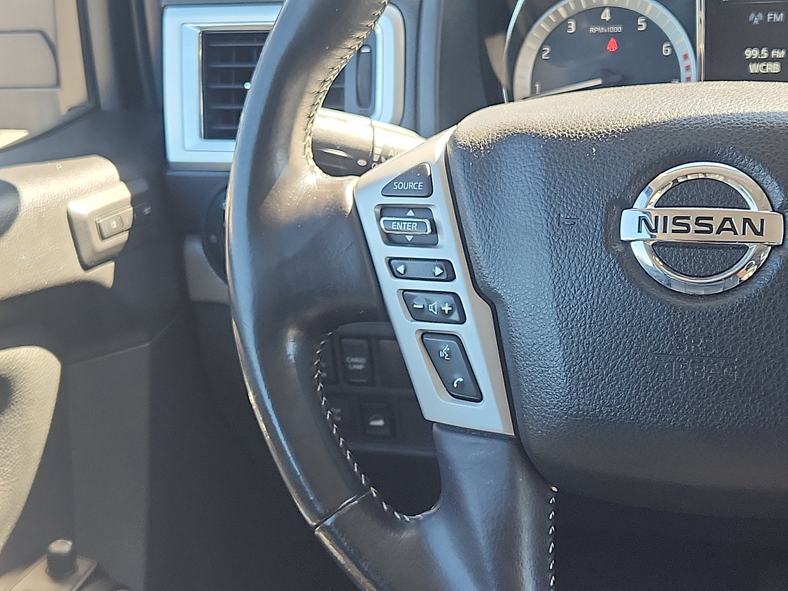 Used 2019 Nissan Titan PRO-4X w/ Pro-4x Convenience Package AWD/4WD image 14