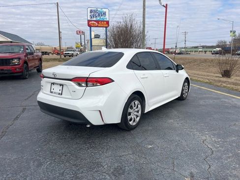Used 2024 Toyota Corolla LE image 6