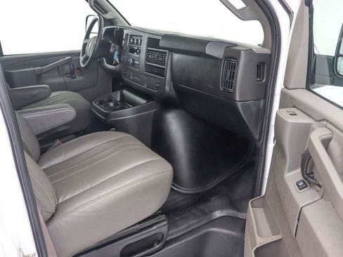 Used 2021 Chevrolet Express 2500 Extended RWD image 17