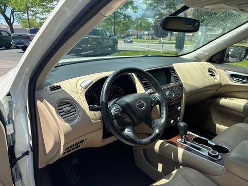 Used 2020 Nissan Pathfinder Platinum AWD/4WD image 9