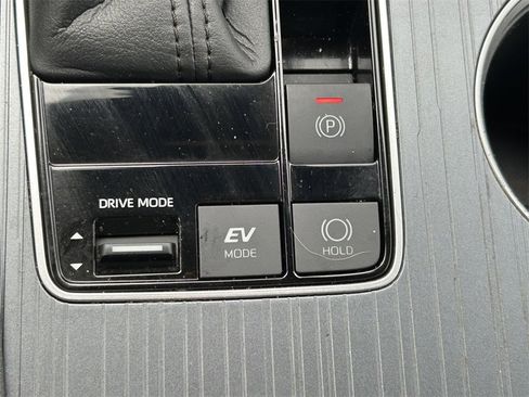 Used 2022 Toyota Sienna XSE image 36