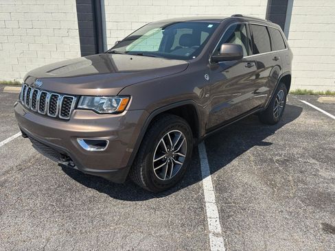 Used 2020 Jeep Grand Cherokee Laredo w/ Quick Order Package 2BN North AWD/4WD image 1