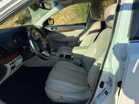 Used 2011 Subaru Outback 2.5i Limited AWD/4WD image 13