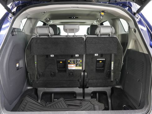 Used 2023 Toyota Sienna XLE AWD/4WD image 9