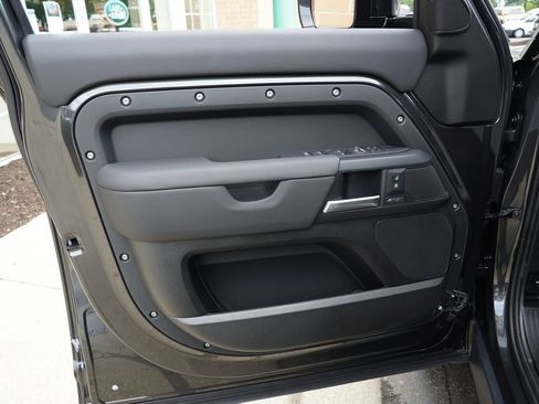 Used 2026 Land Rover Defender 110 X-Dynamic SE AWD/4WD image 9