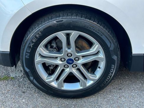 Used 2018 Ford Edge Titanium w/ Equipment Group 302A AWD/4WD image 19