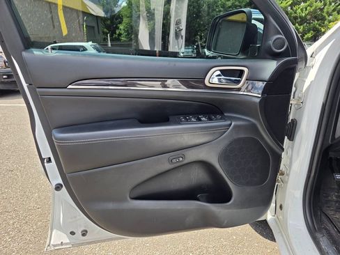 Used 2016 Jeep Grand Cherokee Overland AWD/4WD image 10