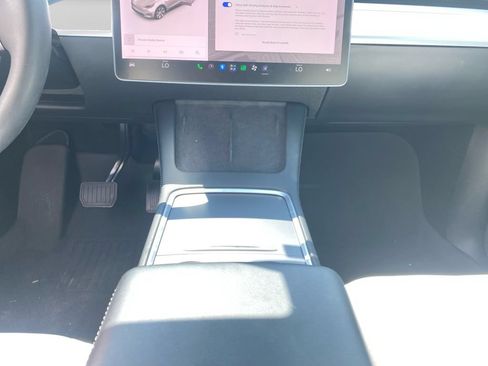 Used 2021 Tesla Model Y Long Range AWD/4WD image 11