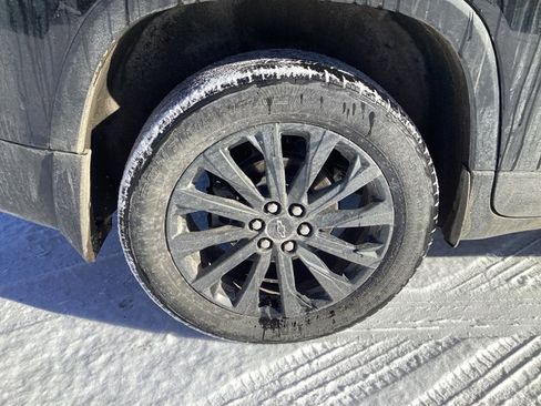 Used 2023 Chevrolet Traverse RS image 9