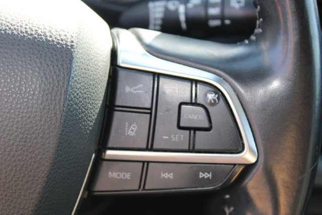 Used 2021 Toyota Highlander LE FWD image 16