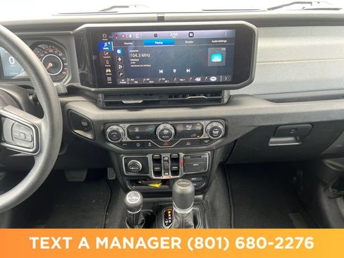 Used 2025 Jeep Gladiator Sport AWD/4WD image 21