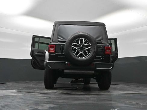 Used 2025 Jeep Wrangler Unlimited Sahara AWD/4WD image 30