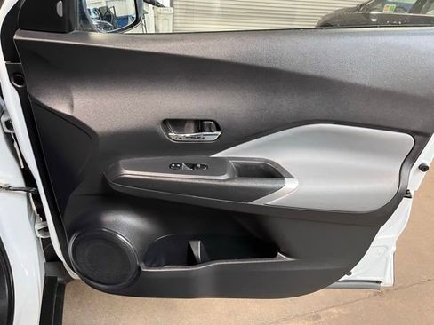 Used 2023 Nissan Kicks SR w/ SR Premium Package image 11