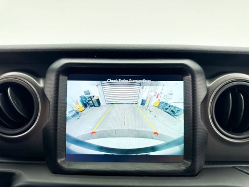 Used 2022 Jeep Wrangler Unlimited Sport w/ Sun And Sound Package image 10