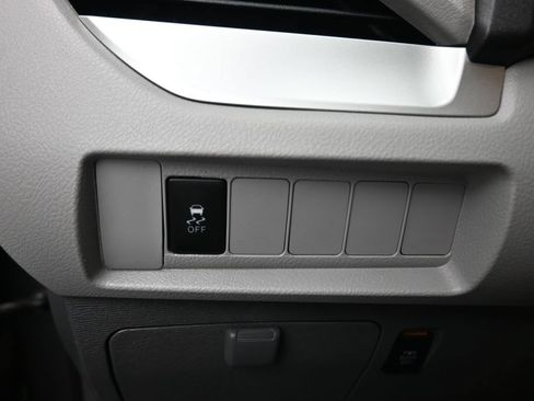 Used 2018 Toyota Sienna LE w/ Carpet Mat Package FWD image 25