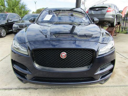 Used 2018 Jaguar F-PACE Prestige image 2